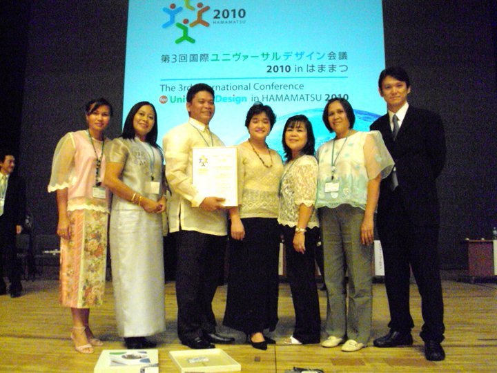 NHE Officials shows their award