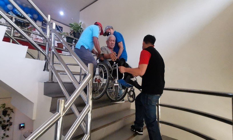 Calapan personnel assists person in wheelchair